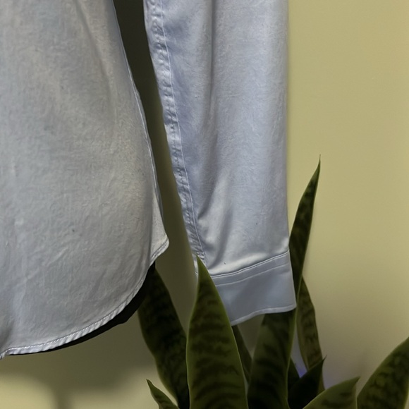 ⭐️ BANANA REPUBLIC Non-Iron Fitted Button Down Long Sleeve Top ⭐️ - Picture 4 of 5